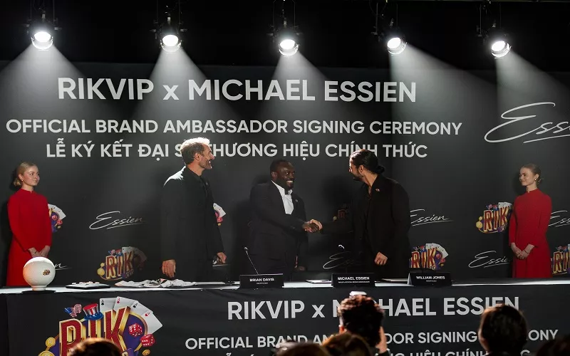 Michael Essien ký kết trở thành đại sứ thương hiệu của Rikvip